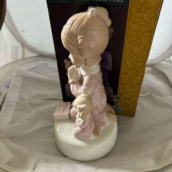 Musical Porcelain Praying Child Sculpture *New* - Picture 5 of 9